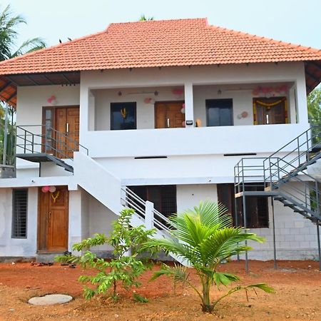 Kayalvarath Paradise Apartamento Mundrothuruth Exterior foto