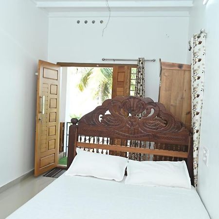 Kayalvarath Paradise Apartamento Mundrothuruth Exterior foto