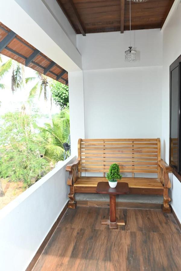 Kayalvarath Paradise Apartamento Mundrothuruth Exterior foto