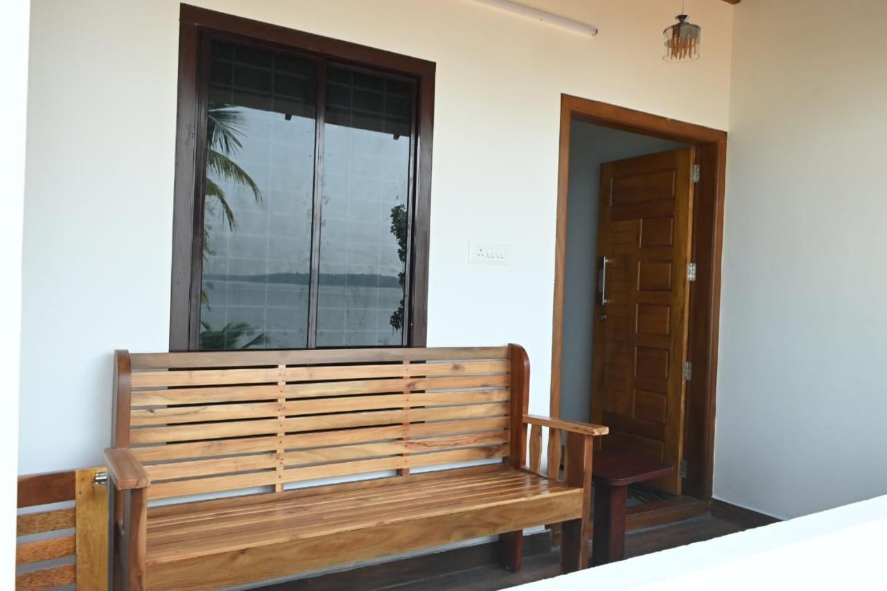 Kayalvarath Paradise Apartamento Mundrothuruth Exterior foto