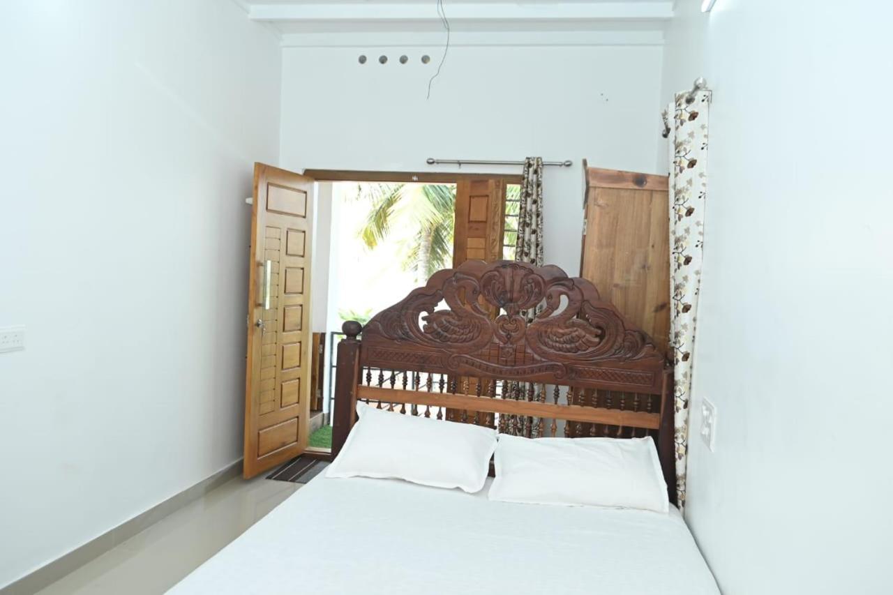 Kayalvarath Paradise Apartamento Mundrothuruth Exterior foto